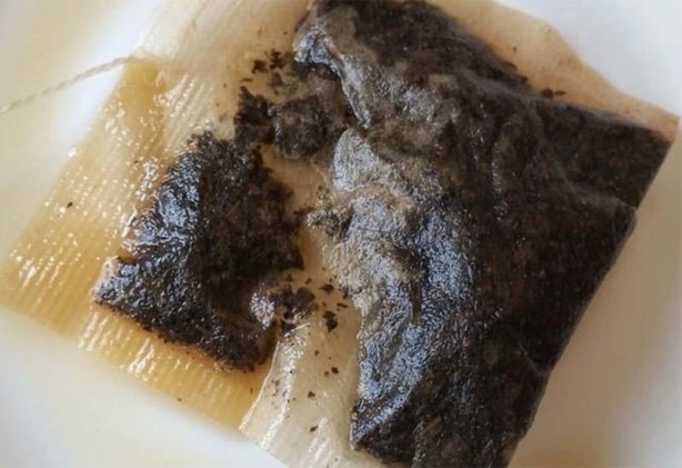 Foto - Faydasını bilseniz asla dökmezsiniz! Demlikte kalan çayları