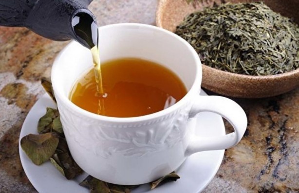 Foto - Faydasını bilseniz asla dökmezsiniz! Demlikte kalan çayları