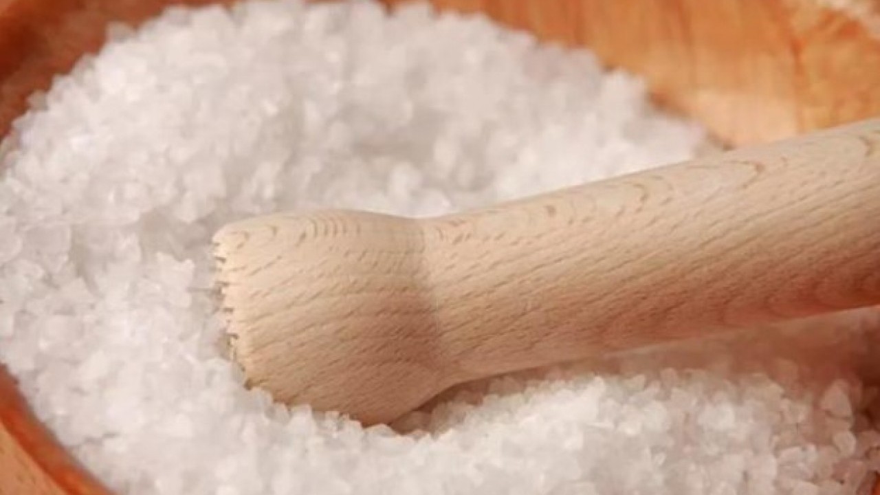 Foto - Fazla tuz kullanımı vücutta ne yapar? İşte dikkat etmeniz gereken o belirtiler