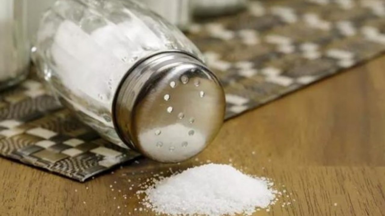 Foto - Fazla tuz kullanımı vücutta ne yapar? İşte dikkat etmeniz gereken o belirtiler