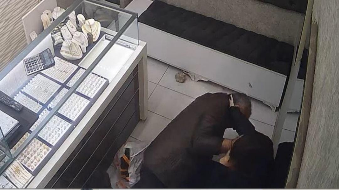 Foto - FBI ajanı gibi kılık değiştirdi, taş ve biber gazıyla bunu yapmaya çalıştı! Bu ancak caaanım Türkiye’de olur