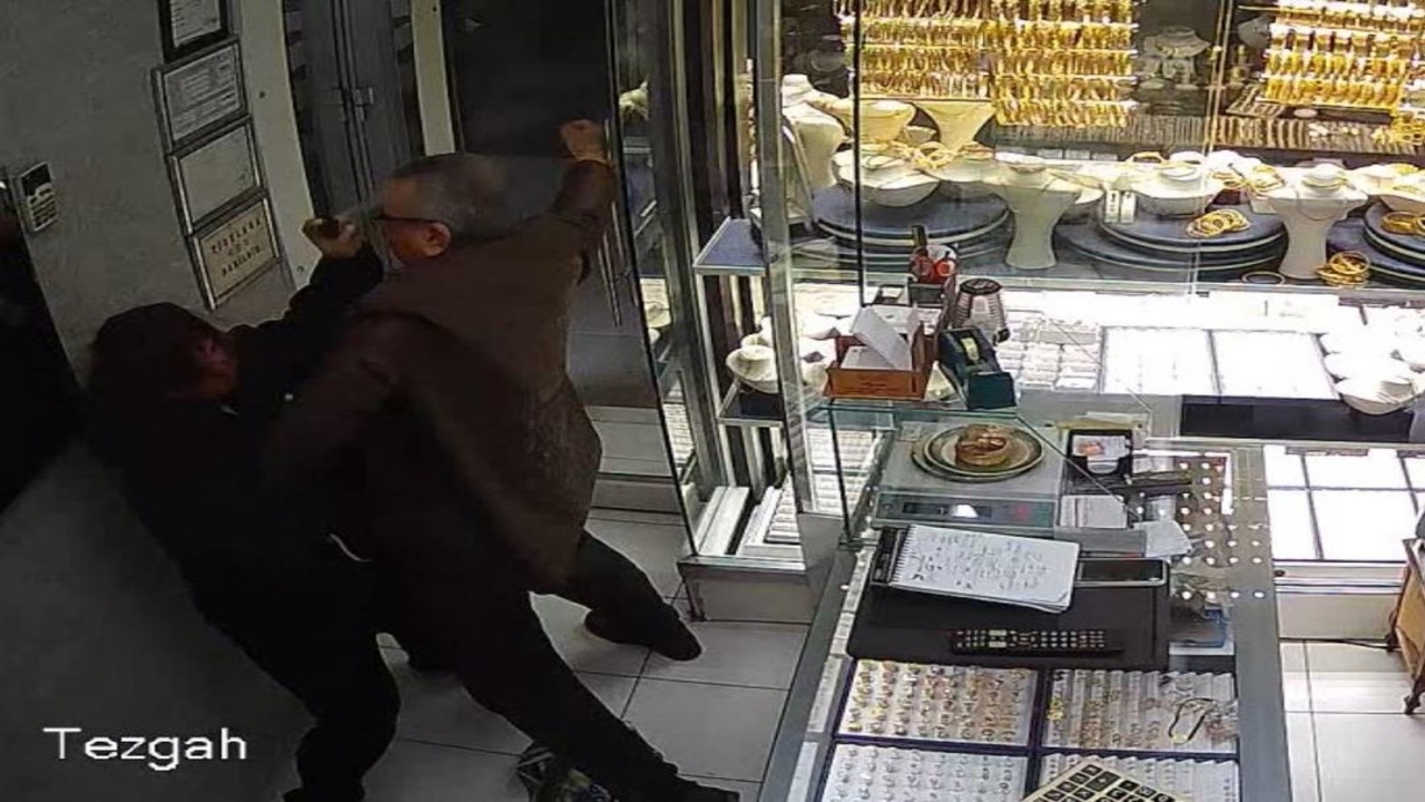 Foto - FBI ajanı gibi kılık değiştirdi, taş ve biber gazıyla bunu yapmaya çalıştı! Bu ancak caaanım Türkiye’de olur