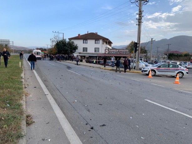 Foto - Feci kaza! 3 araç birbirine girdi: Ölü ve yaralılar var