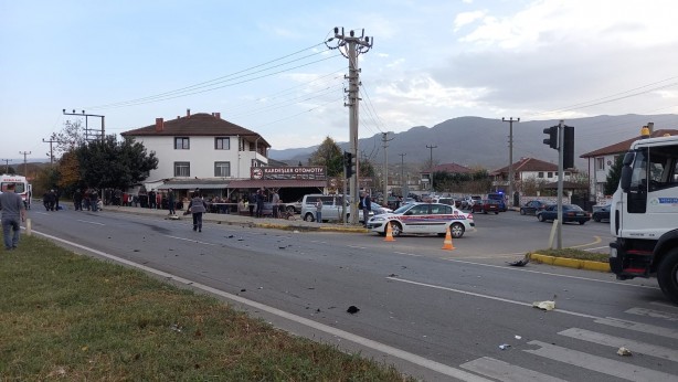 Foto - Feci kaza! 3 araç birbirine girdi: Ölü ve yaralılar var