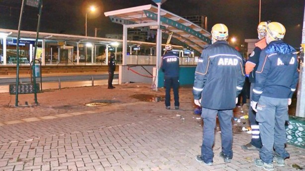 Feci kaza! Araç metro istasyonuna uçtu
