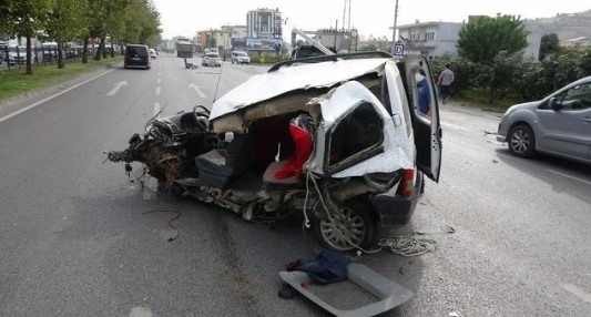 Foto - Feci kaza! Aracın motoru fırladı