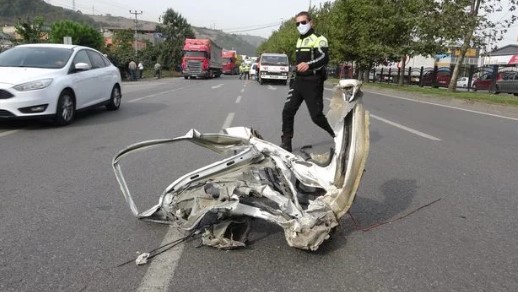 Foto - Feci kaza! Aracın motoru fırladı
