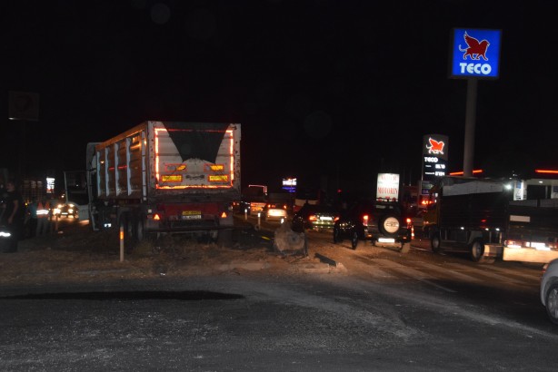 Foto - Feci kaza! Belediye otobüsü ile tır çarpıştı: 12 yaralı
