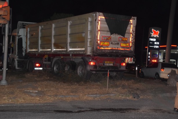Foto - Feci kaza! Belediye otobüsü ile tır çarpıştı: 12 yaralı