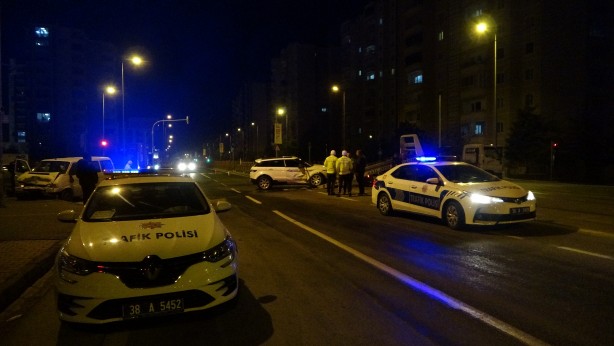 Foto - Feci kaza! Cip ile ticari araç çarpıştı: 7 yaralı