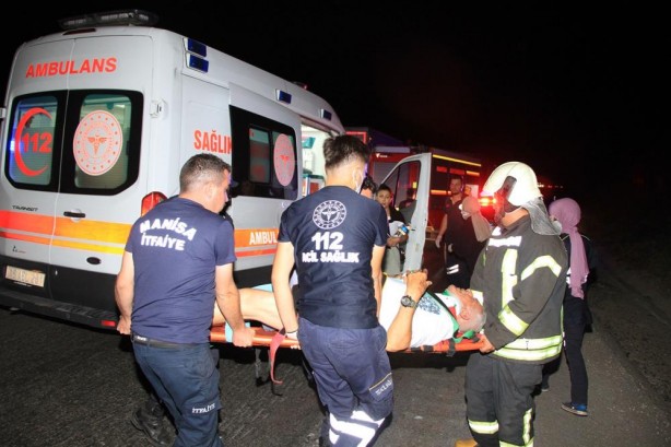 Foto - Feci kaza: Her yer savaş alanına döndü! Sürücü ve yolcuların yaptığı pes dedirtti