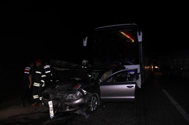 Foto - Feci kaza: Her yer savaş alanına döndü! Sürücü ve yolcuların yaptığı pes dedirtti