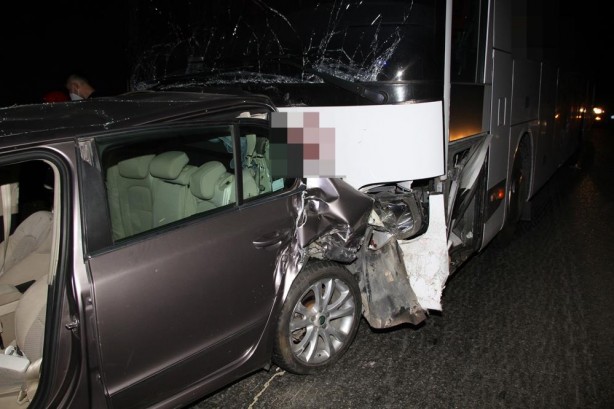 Foto - Feci kaza: Her yer savaş alanına döndü! Sürücü ve yolcuların yaptığı pes dedirtti