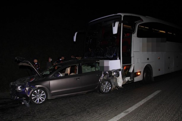 Foto - Feci kaza: Her yer savaş alanına döndü! Sürücü ve yolcuların yaptığı pes dedirtti