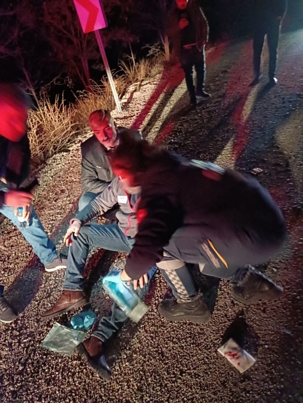 Foto - Feci kaza! İki araç kafa kafaya çarpıştı: Yaralılar var