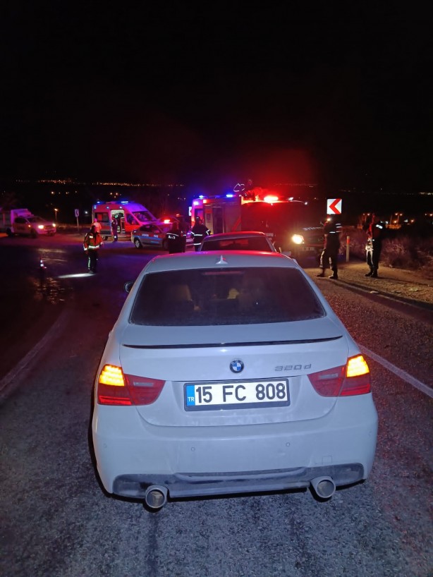 Foto - Feci kaza! İki araç kafa kafaya çarpıştı: Yaralılar var