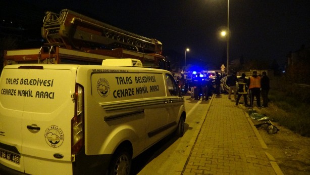 Foto - Feci kaza! İki otomobil kafa kafaya çarpıştı: 2 ölü, 6 yaralı