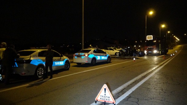 Foto - Feci kaza! İki otomobil kafa kafaya çarpıştı: 2 ölü, 6 yaralı