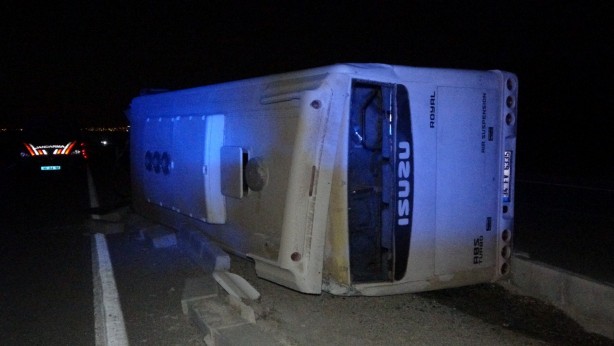 Foto - İşçileri taşıyan otobüs devrildi: Yaralılar var