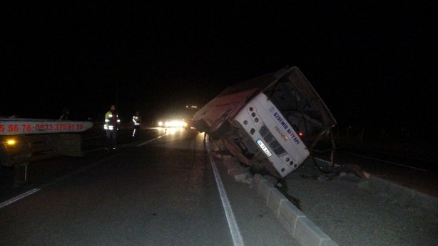 Foto - İşçileri taşıyan otobüs devrildi: Yaralılar var