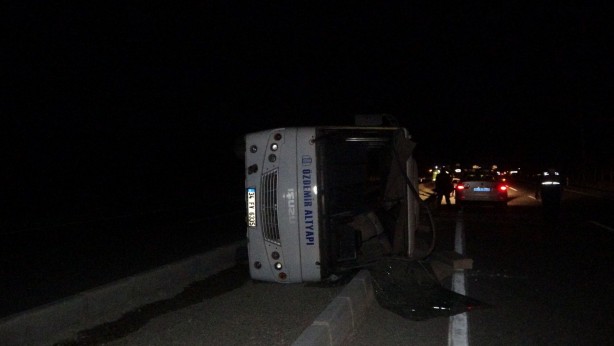 İşçileri taşıyan otobüs devrildi: Yaralılar var