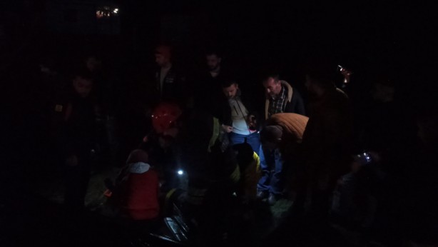 Foto - Feci kaza! Kontrolden çıkan otomobil takla attı: 2 yaralı