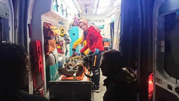 Foto - Feci kaza! Kontrolden çıkan otomobil takla attı: 2 yaralı