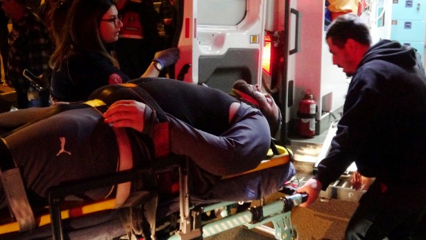 Foto - Feci kaza! Lüks otomobil aydınlatma direğine çarptı