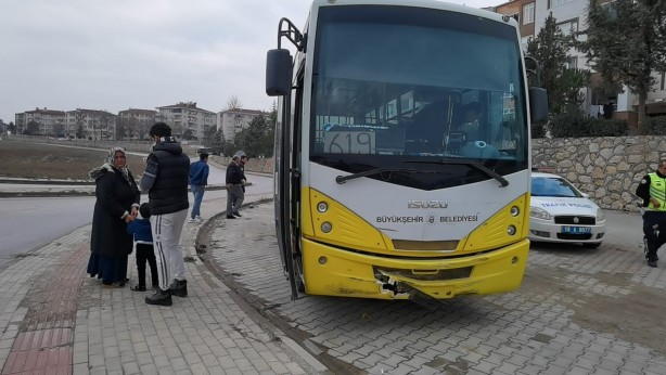 Foto - Feci kaza! Motosiklet otobüsle kafa kafaya çarpıştı