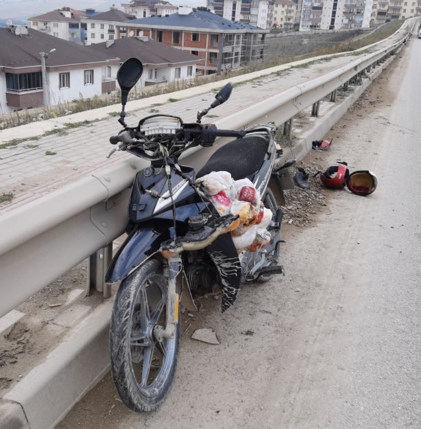 Foto - Feci kaza! Motosiklet otobüsle kafa kafaya çarpıştı