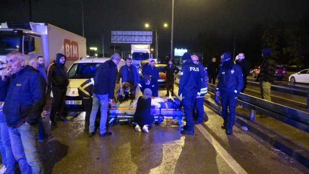 Foto - Feci kaza! Otomobil tıra arkadan çarptı