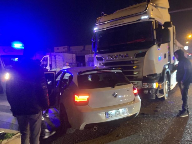 Foto - Feci kaza! Otomobil tırın altına girdi: 5 yaralı