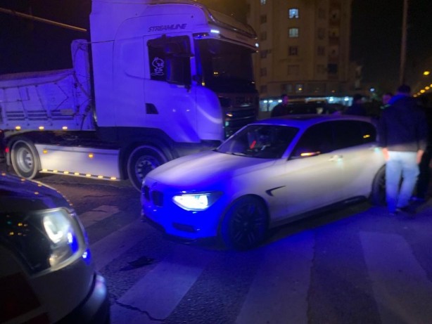 Foto - Feci kaza! Otomobil tırın altına girdi: 5 yaralı