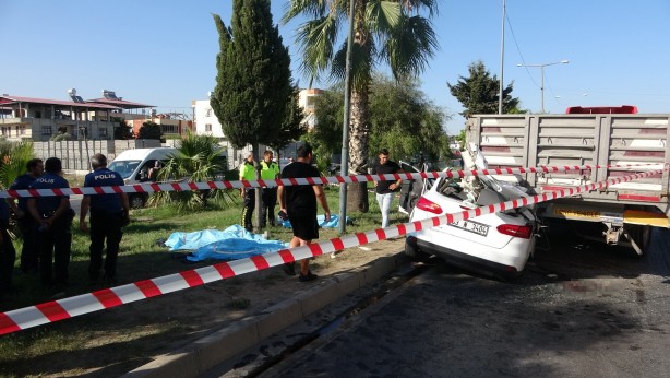 Foto - Feci kaza! Tıra arkadan otomobille çarpan 3 genç hayatını kaybetti