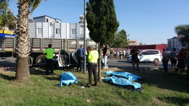 Feci kaza! Tıra arkadan otomobille çarpan 3 genç hayatını kaybetti