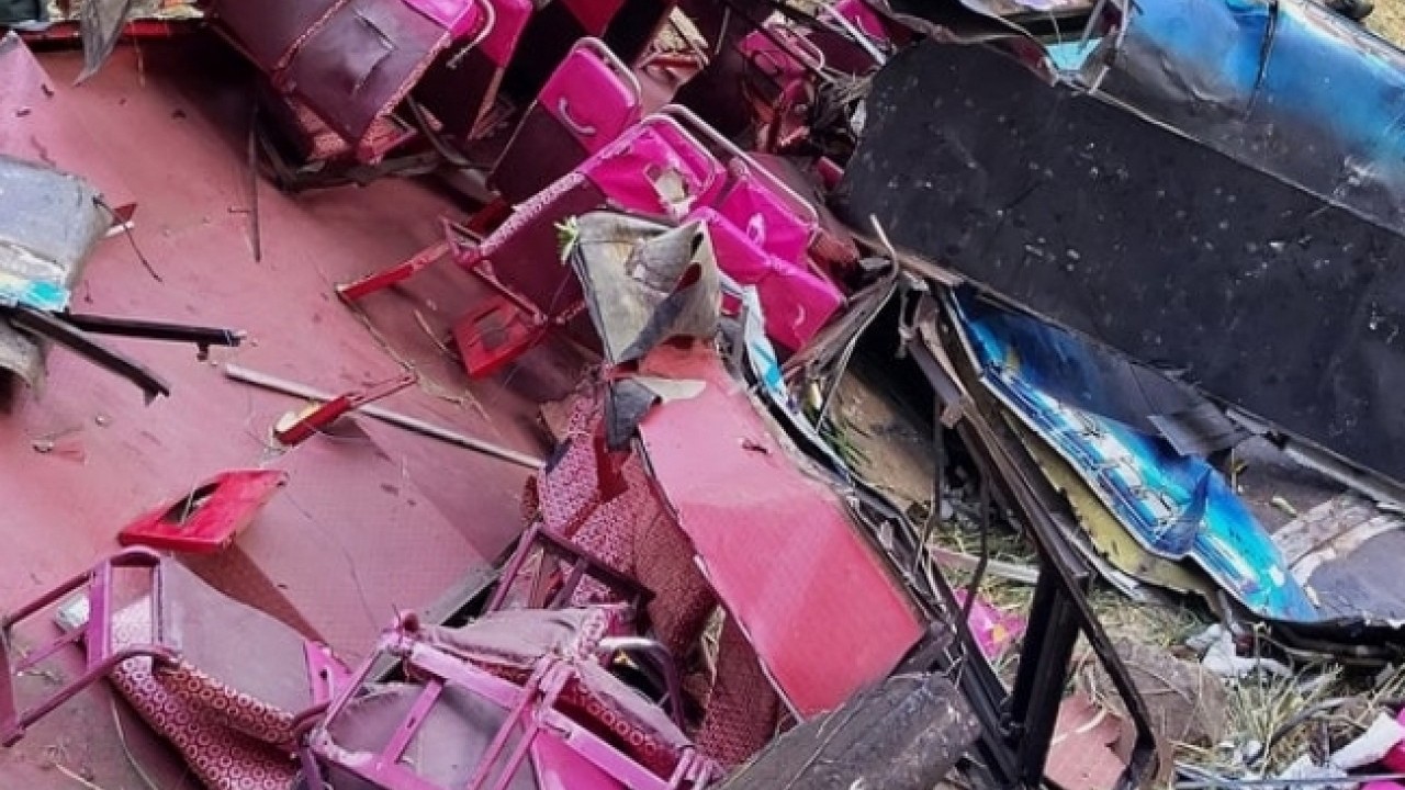 Feci kaza! Uçuruma yuvarlanan yolcu otobüsündeki 15 kişi hayatını kaybetti