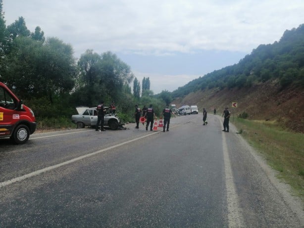 Foto - Feci kaza! Yolcu minibüsü ile otomobil çarpıştı: 6 yaralı