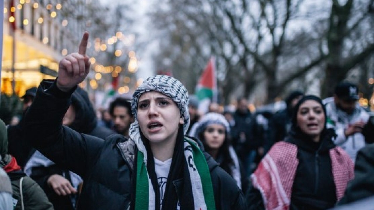 Foto - Federal hükümete ders olsun: Almanya'da ses getirecek Filistin anketi!