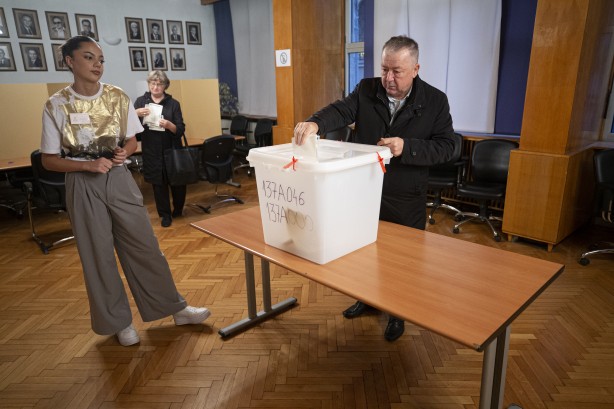 Felaketi yaşamışlardı: Kardeş ülkede halk sandık başında