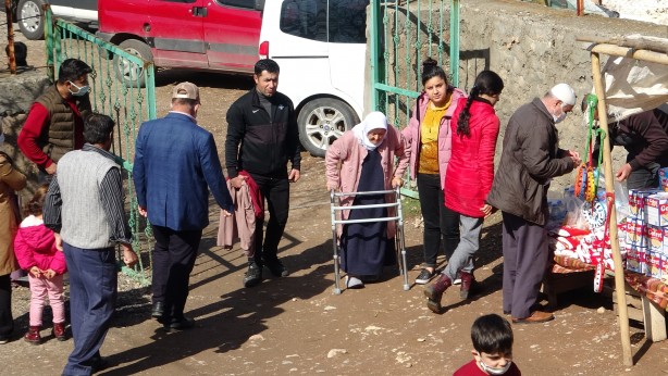 Felçli vatandaşların şifa buldukları iddia ediliyor! O türbeye ziyaretçi akını