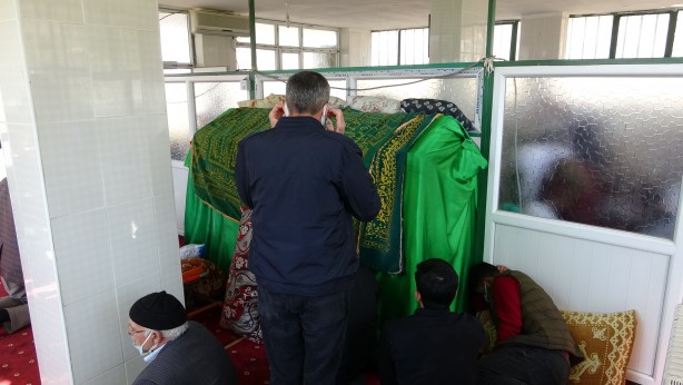 Foto - Felçli vatandaşların şifa buldukları iddia ediliyor! O türbeye ziyaretçi akını