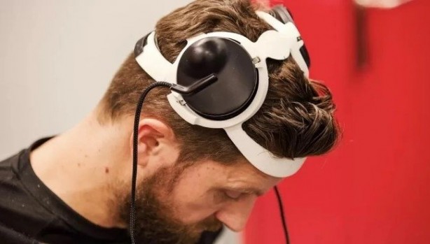 Felçlilere umut oldu! Beyne takılan cihazla yürümeye başladı