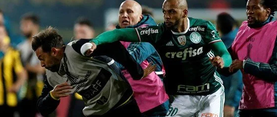 Foto - Felipe Melo çılgına döndü! O anlar kamerada... Hakemin üzerine yürüdü