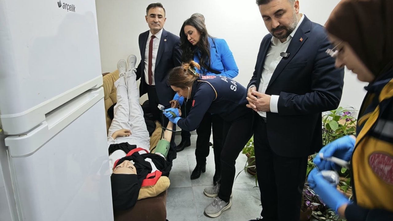 Foto - Fenalaşan öğrencinin yardımına AK Partili vekil yetişti