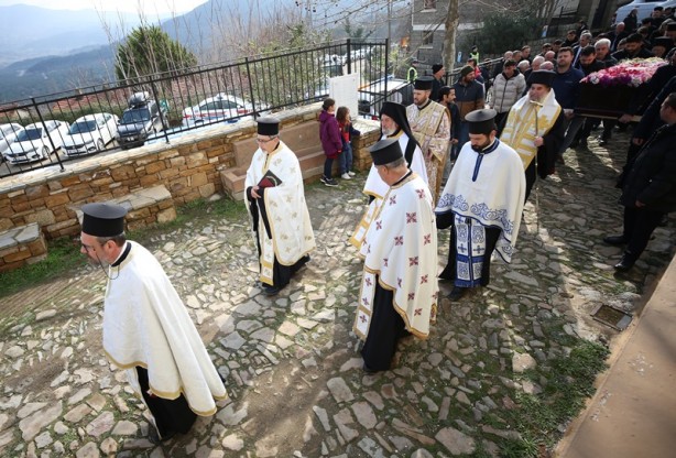 Foto - Fener Rum Patriği, ablasının Gökçeada'daki cenaze törenine katıldı