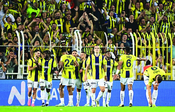 Foto - Fenerbahçe, Alanyaspor'u 3 golle geçti... Goller Tadic ve Dzeko'dan...