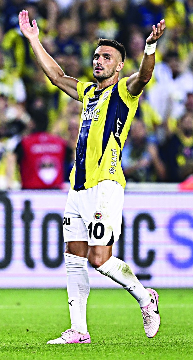 Foto - Fenerbahçe, Alanyaspor'u 3 golle geçti... Goller Tadic ve Dzeko'dan...