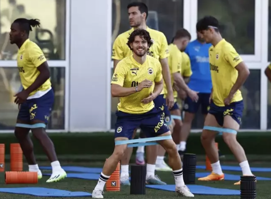 Foto - Fenerbahçe bu kez beceremedi! Yeni Arda Güler'i Ali Koç'un elinden Erden Timur kaptı!