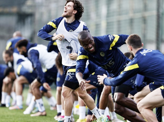 Foto - Fenerbahçe büyük oynuyor! Dev isim geliyor...