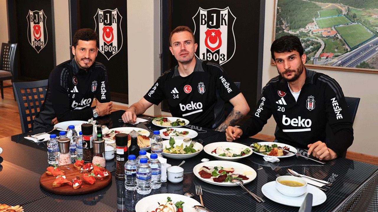 Foto - Fenerbahçe derbisi öncesi Beşiktaşlı futbolculara moral ziyareti